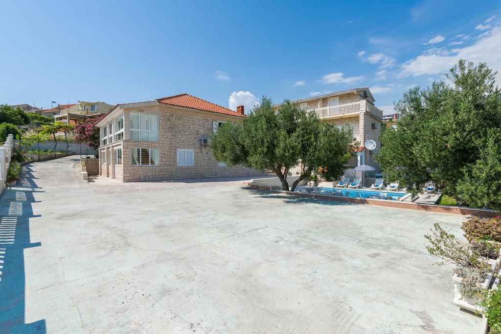 Villa Tomasovic With Pool In Podstrana Exterior photo