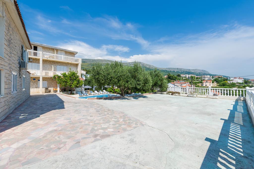 Villa Tomasovic With Pool In Podstrana Exterior photo