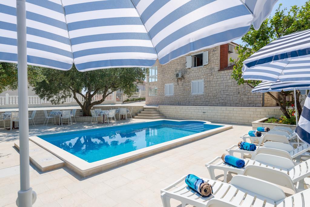 Villa Tomasovic With Pool In Podstrana Exterior photo